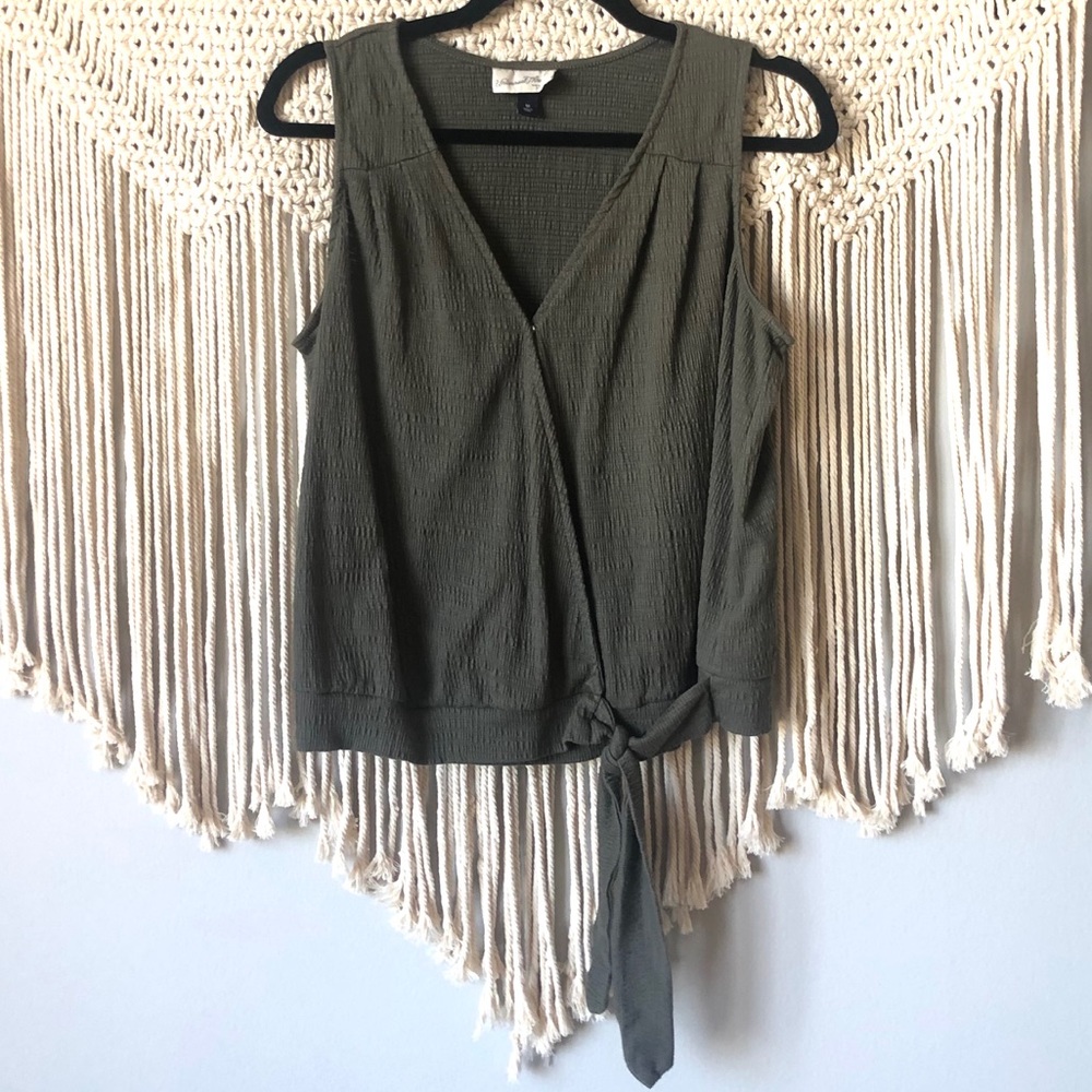 Universal Thread Green Tie Tank